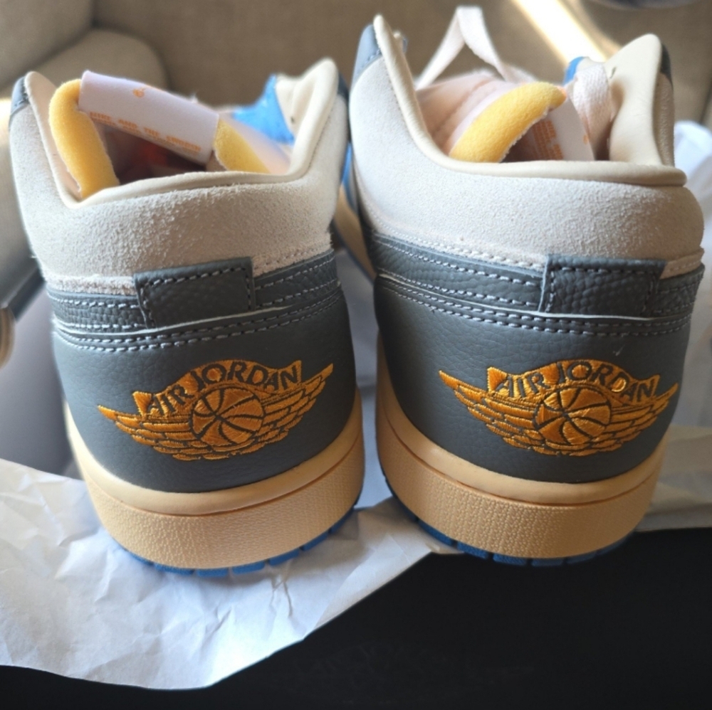 Nike Air Jordan 1 Low Vintage UNC Grey Carolina  NIB 12 - Picture 3 of 5